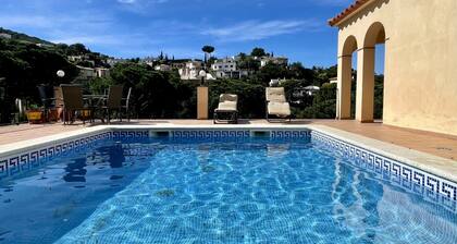 Villa in Begur With Private Pool & Beach Nearby