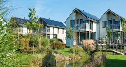 Lakeside Villa With Sauna