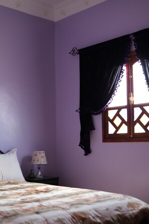 Individually decorated, laptop workspace, travel crib, free WiFi - Dar ilyana (Tamezmoute)