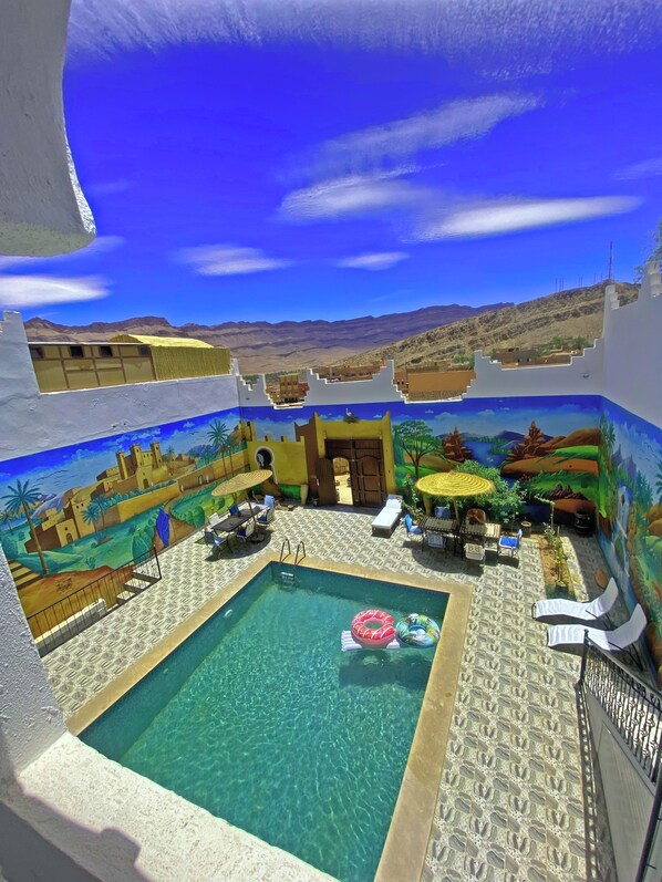 Sesongbasert utendørsbasseng