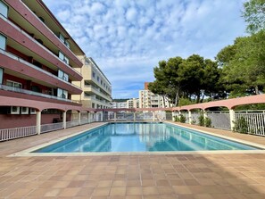 Apartment | Pool - Beachfront Apartment in Estartit With Pool (Torroella de Montgrí)