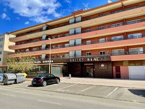 Apartment | Exterior - Beachfront Apartment in Estartit With Pool (Torroella de Montgrí)