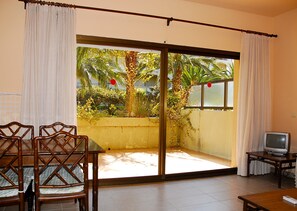Apartment | Dining - Apartment With 2 Rooms Near Town (Torroella de Montgrí)