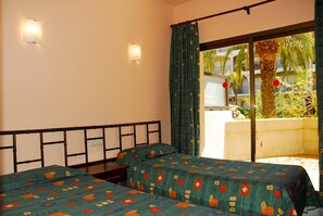 Apartment - Apartment With 2 Rooms Near Town (Torroella de Montgrí)