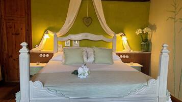 Economy Room, Vineyard View | In-room safe, individually decorated, individually furnished, free WiFi