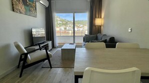 Apartment | Dining - Apartment in Estartit Near L'estartit Beach (Torroella de Montgrí)