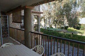 Apartment | Outdoor dining - Apartment Near Empuries Beach (Torroella de Montgrí)