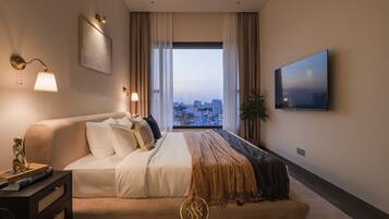 4 bedrooms, desk, travel cot, WiFi