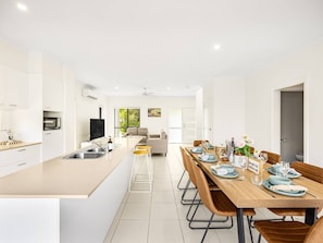 Dining - Family Getaway with Easy Access to Beaches & Shops (Mango Hill)