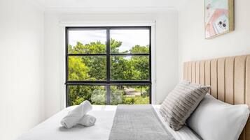 4 bedrooms, WiFi, bed sheets