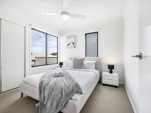 4 bedrooms, WiFi, bed sheets