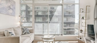 Bright & Stylish Unit | Gym+ Free UG Parking