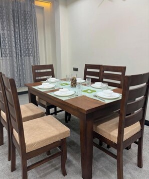 Dining - 3-bedroom apartment in welcoming Hyderabad with AC, WiFi. Enjoy your stay (Hyderabad)