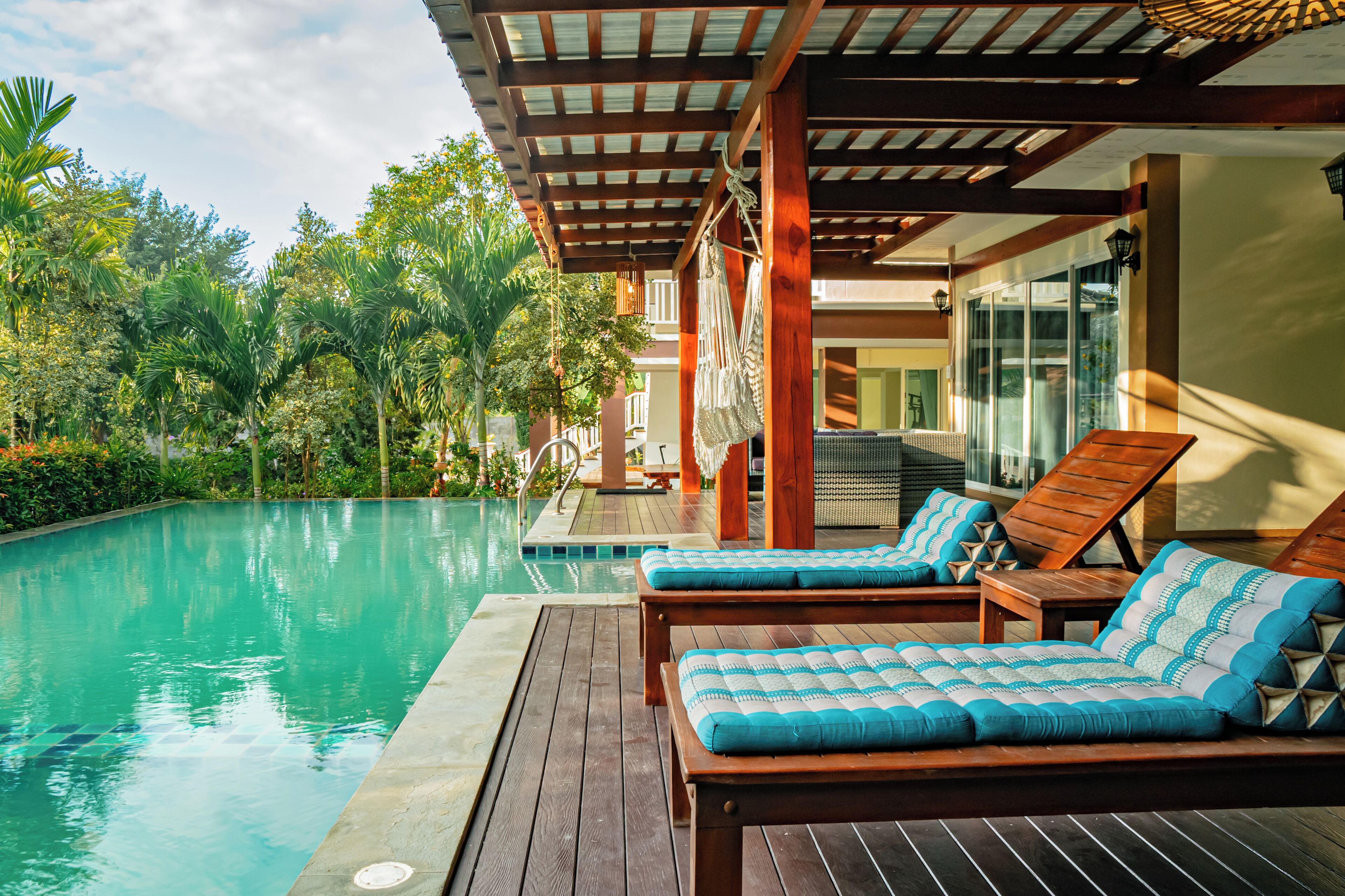 Kolam renang outdoor