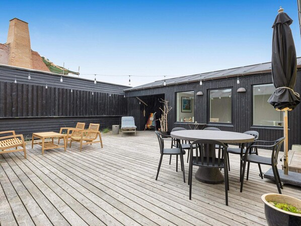 House | Outdoor dining