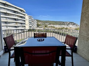 Outdoor dining - Apartment in L'estartit by the Beach (Torroella de Montgrí)
