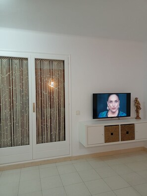 Exterior - Apartment in Spain Near Beach & Pool (L'Escala)