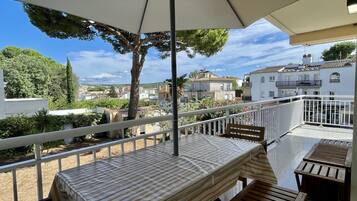 Apartamento | Restaurante al aire libre