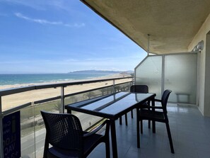 Apartment | Outdoor dining