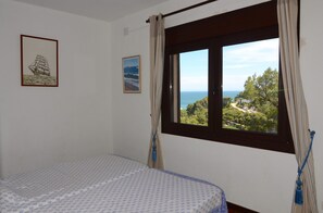 Huis | 3 slaapkamers, individueel gemeubileerd, een strijkplank/strijkijzer