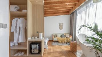 Signature Double Room | Free WiFi, bed sheets