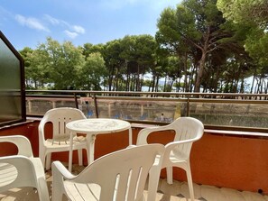 Apartment | Outdoor dining