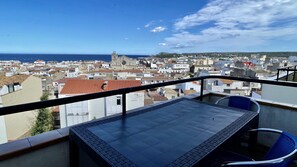Outdoor dining - Apartment in Spain Near Sandy Beach (L'Escala)