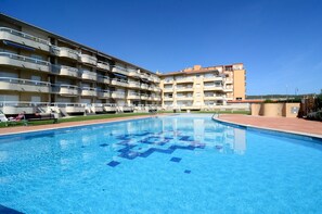 Apartment | Pool | Outdoor pool - Beachfront Apartment in Griells With Pool (Torroella de Montgrí)