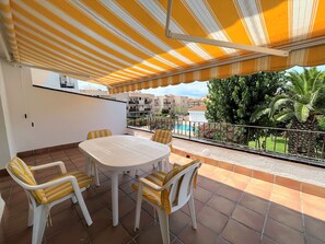 Apartment | Outdoor dining - Apartment Near Beach and Emporda Golf Club (Torroella de Montgrí)