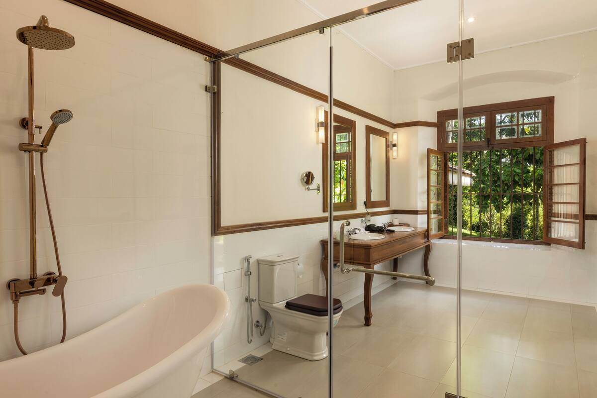 A bathroom with a bathtub, toilet, and sink.