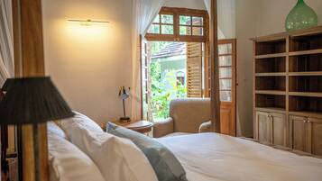 Desk, laptop workspace, free WiFi, bed sheets