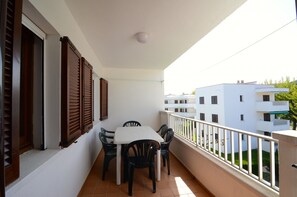 Apartment | Outdoor dining - Apartment in Lescala With Terrace (L'Escala)