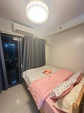 Basic Apartment, Garden View | 1 bedroom, desk, free WiFi - House of wu Staycation (Pasay)