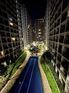 3 outdoor pools - House of wu Staycation (Pasay)