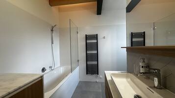 Apartment | Bathroom