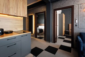 Apartamento Deluxe | Zona de estar | Una televisión