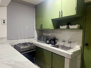 Frigorifero, microonde, macchina per tè/caffè