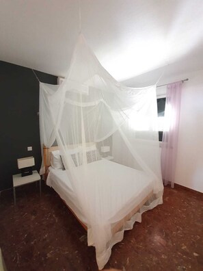 2 chambres, fer et planche à repasser, accès Internet, draps fournis