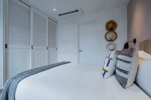 1 bedroom, WiFi, bed sheets - w* | Upscale 1BR w/ Balcony & AC in Panama (Panamá)