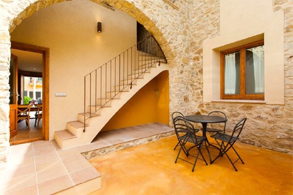 House | Tempat makan luar