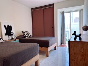 7 slaapkamers, een bureau, een strijkplank/strijkijzer, wifi