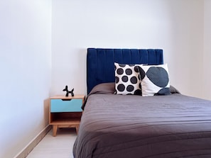 7 bedrooms, desk, iron/ironing board, WiFi