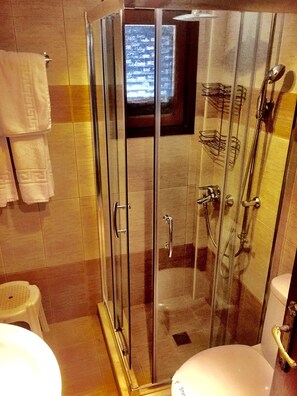Dusche, Haartrockner, Handtücher