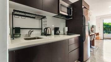 Apartment, 1 Bedroom, Balcony, City View | Private kitchen