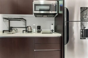 A kitchen with a microwave, coffee maker, and water dispenser. - Vibra Bonito Luxe Boho-chic Hideaway in Tulum (Tulum)