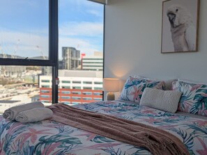 2 slaapkamers, een bureau, een strijkplank/strijkijzer, wifi