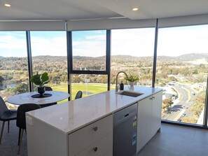 Luokittelematon kuva, 5 kautta 42, painike