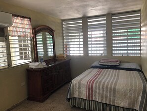 3 bedrooms, iron/ironing board, Internet, bed sheets