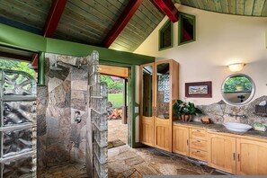 House | 2 bedrooms - Sea Song in Kilauea With 4 Bedrooms and 4 Bathrooms (Kilauea)