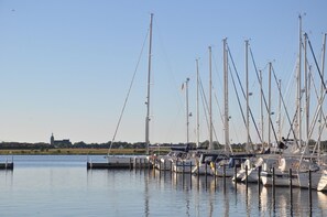 Apartment | Exterior - Holiday Home in Fehmarn Near Beach (Fehmarn)